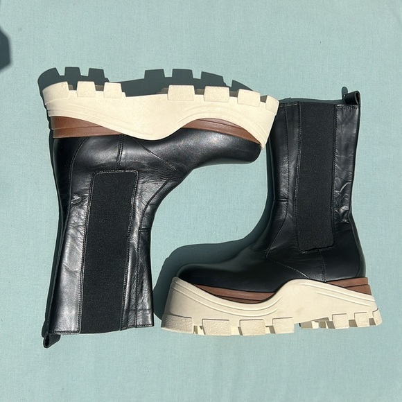 Free People Phoenix Chelsea Boots black size 39/8.5 - Picture 12 of 16